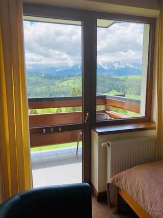 Отели типа «постель и завтрак» Willa Majerczyk Поронин Четырехместный номер с видом на горы-1